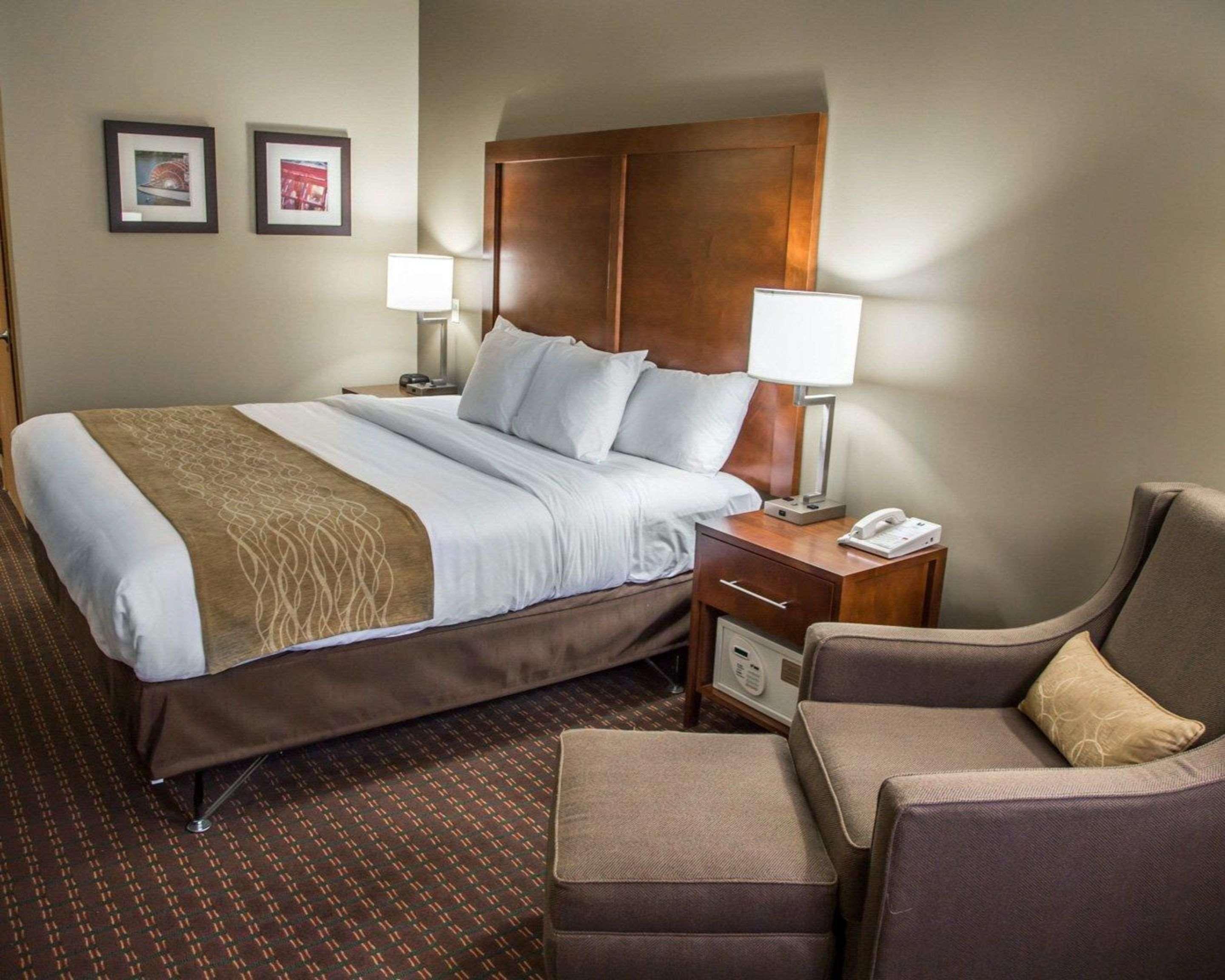 Comfort Inn & Suites Riverview Near Davenport And I-80 Le Claire Екстериор снимка