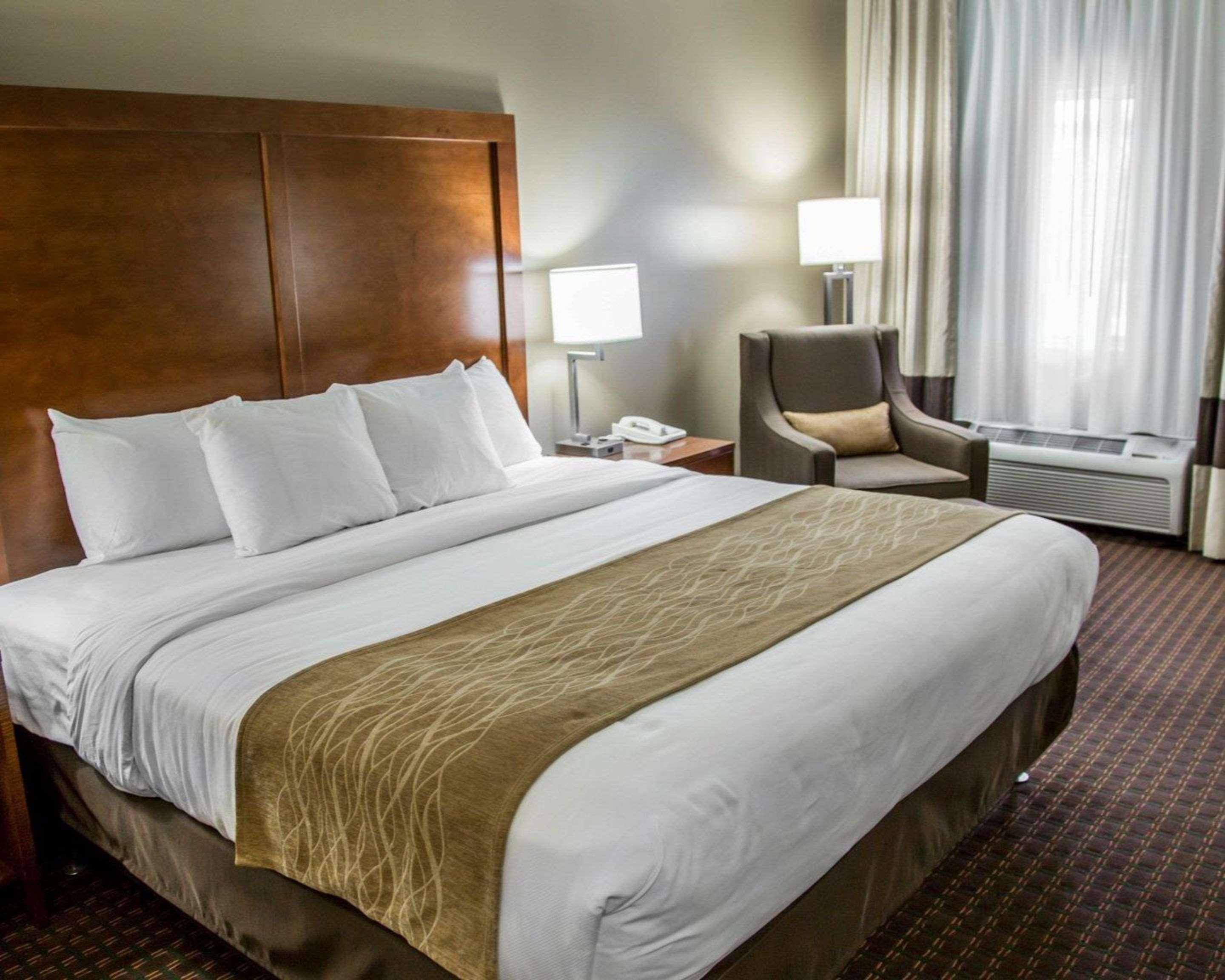 Comfort Inn & Suites Riverview Near Davenport And I-80 Le Claire Екстериор снимка