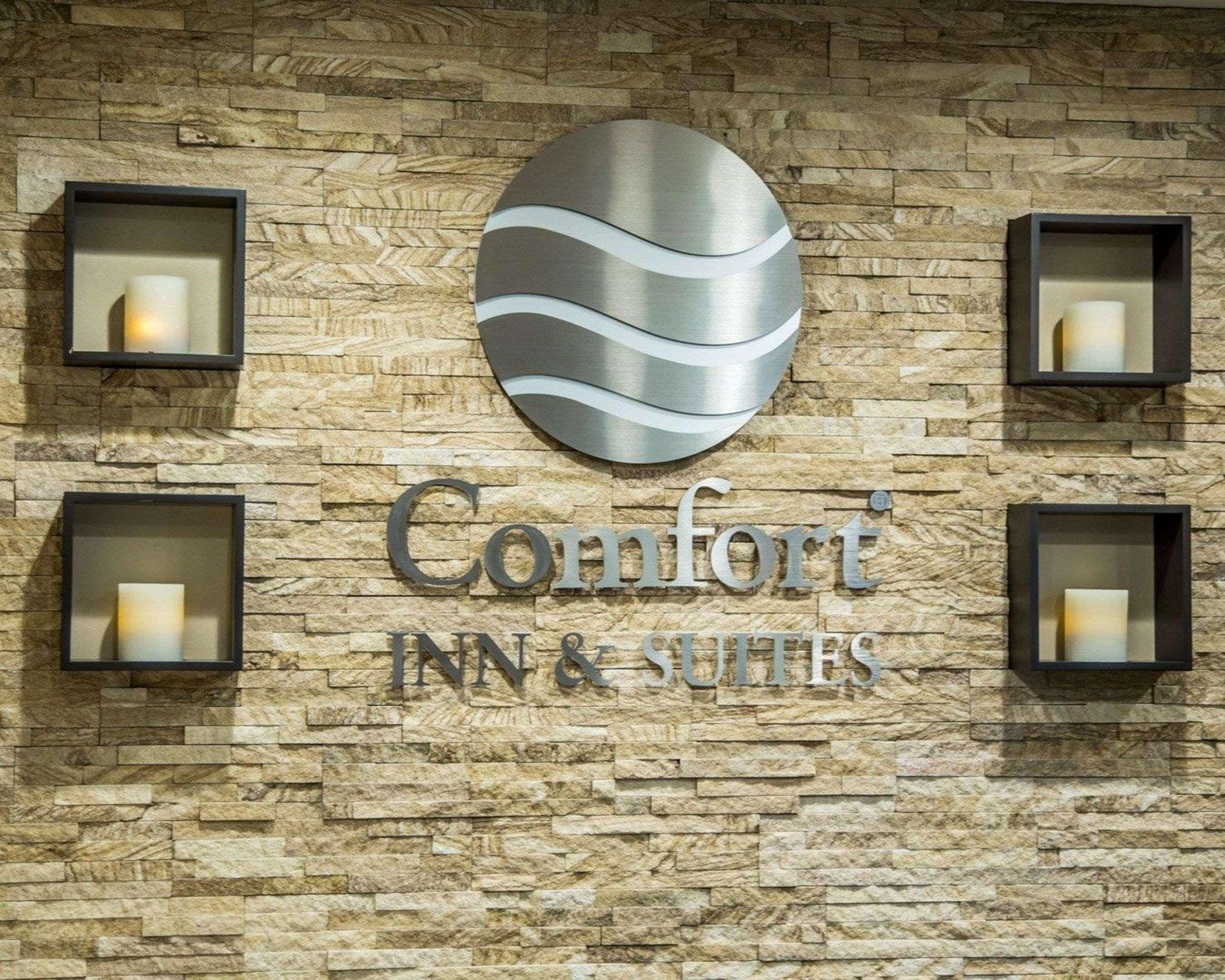 Comfort Inn & Suites Riverview Near Davenport And I-80 Le Claire Екстериор снимка