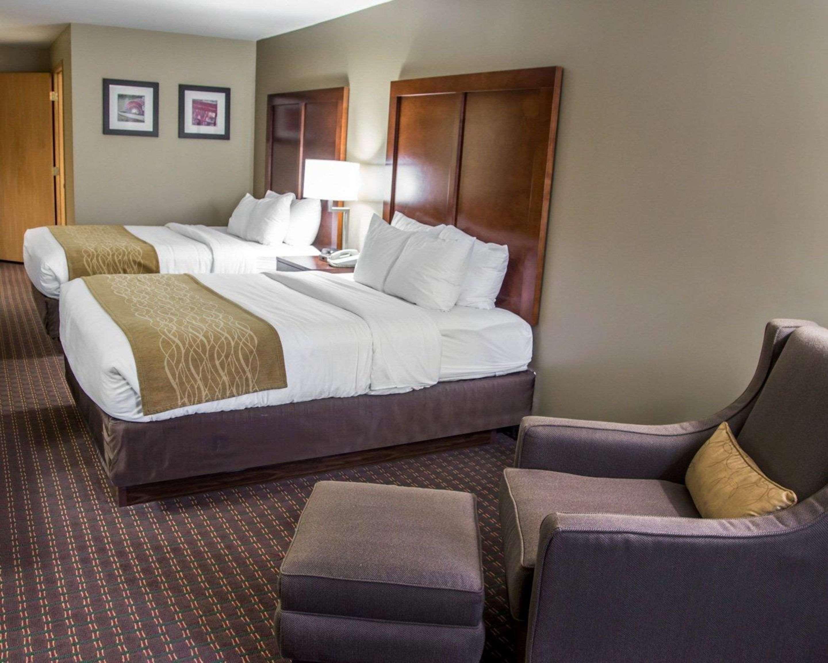 Comfort Inn & Suites Riverview Near Davenport And I-80 Le Claire Екстериор снимка
