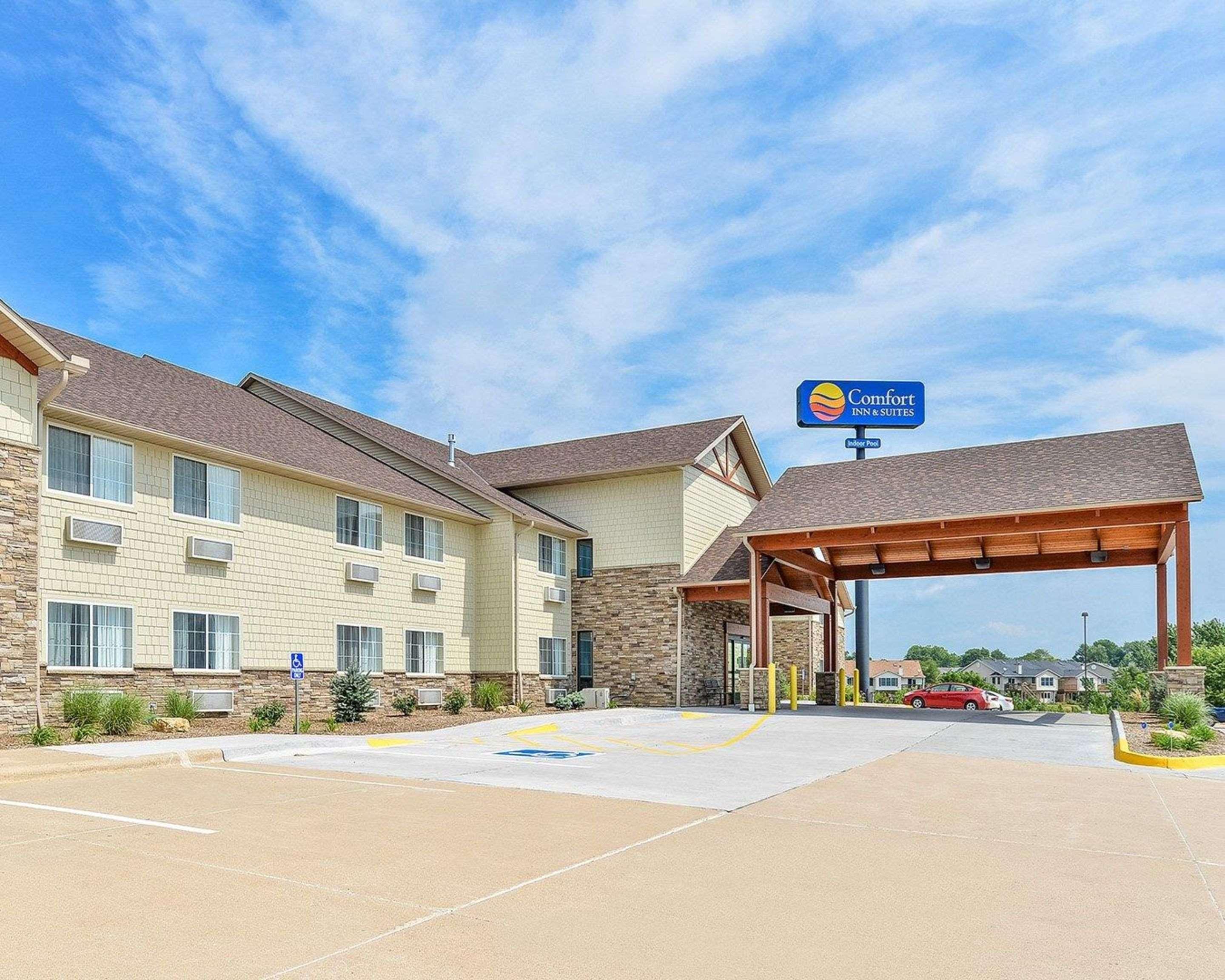 Comfort Inn & Suites Riverview Near Davenport And I-80 Le Claire Екстериор снимка