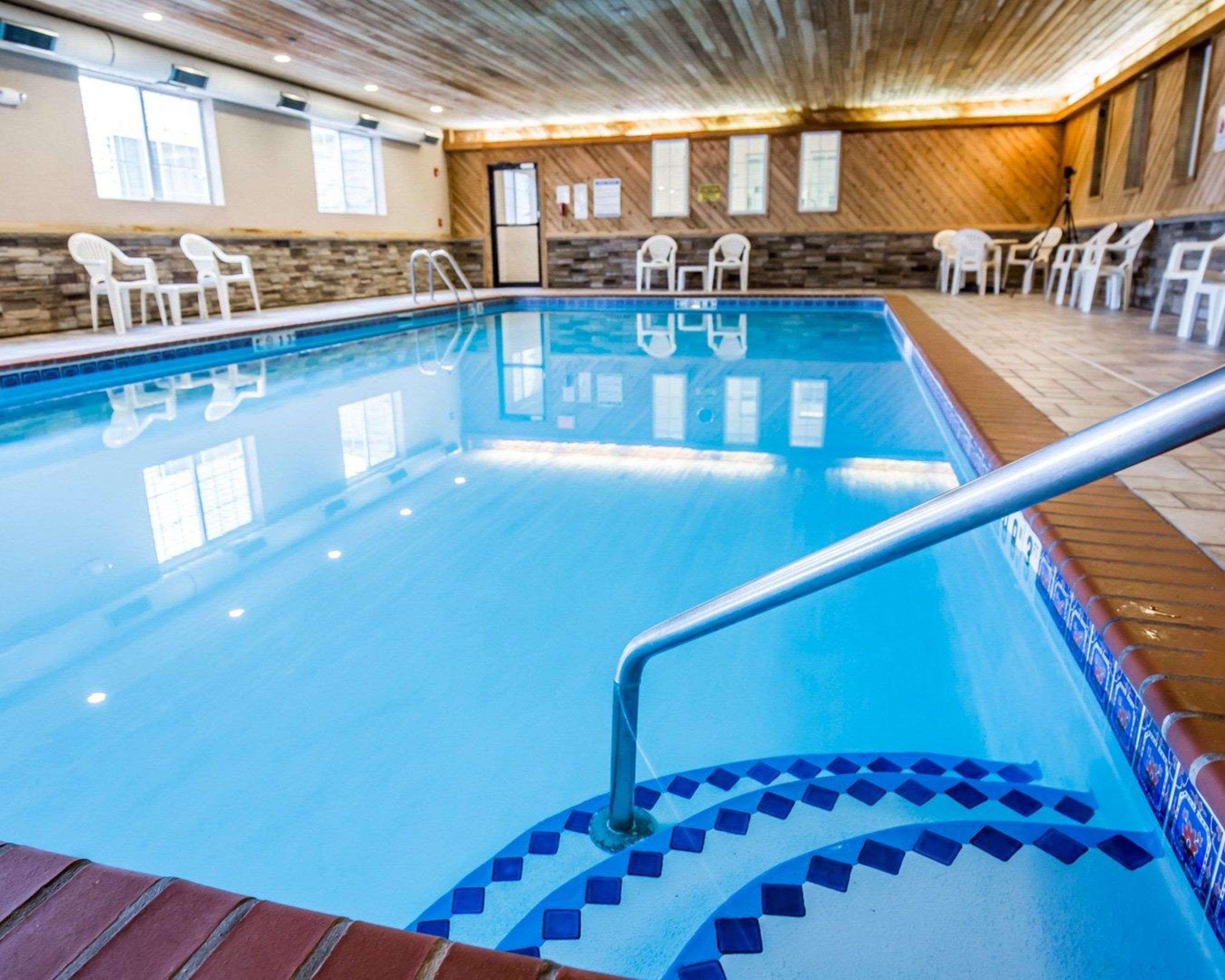 Comfort Inn & Suites Riverview Near Davenport And I-80 Le Claire Екстериор снимка