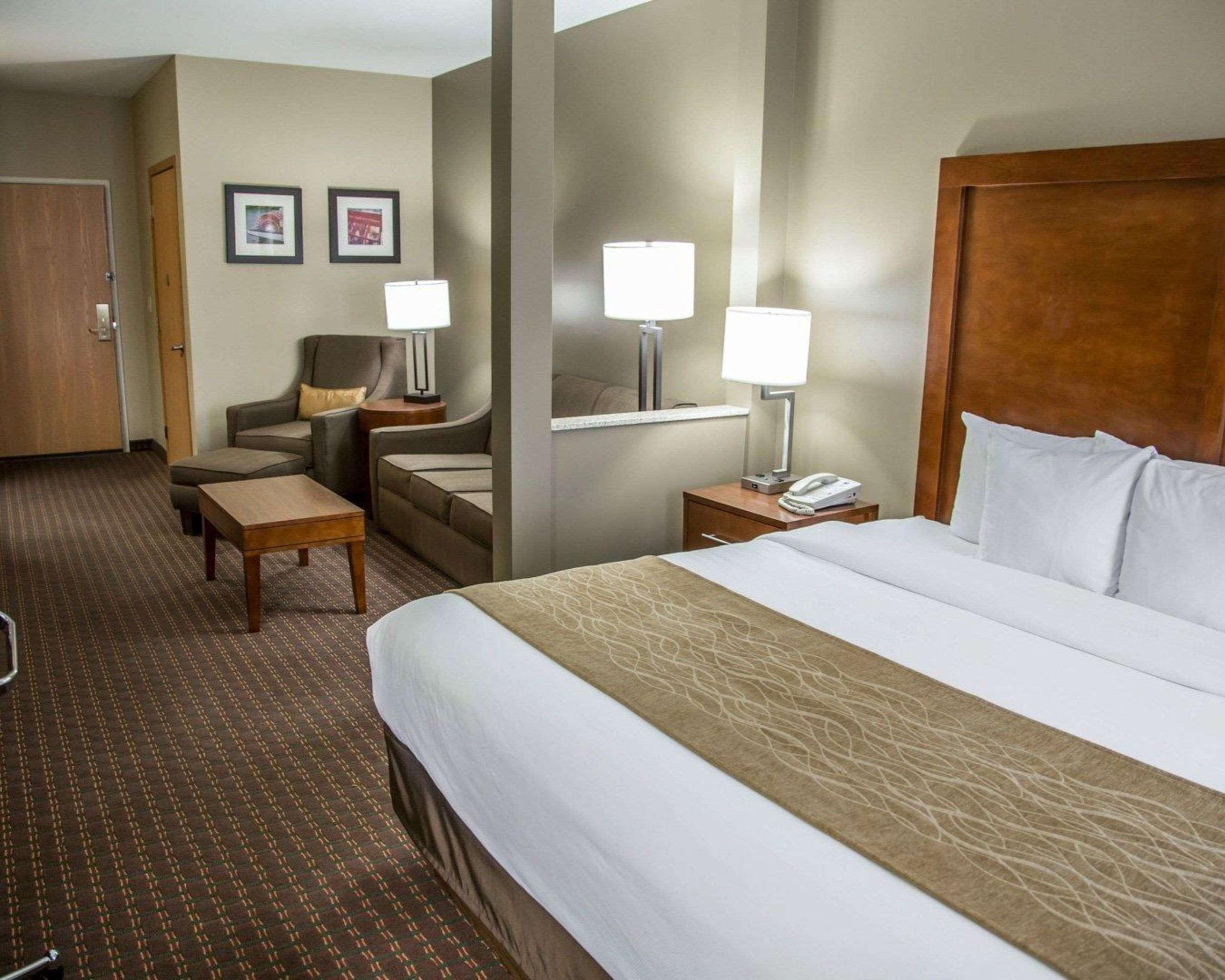 Comfort Inn & Suites Riverview Near Davenport And I-80 Le Claire Екстериор снимка