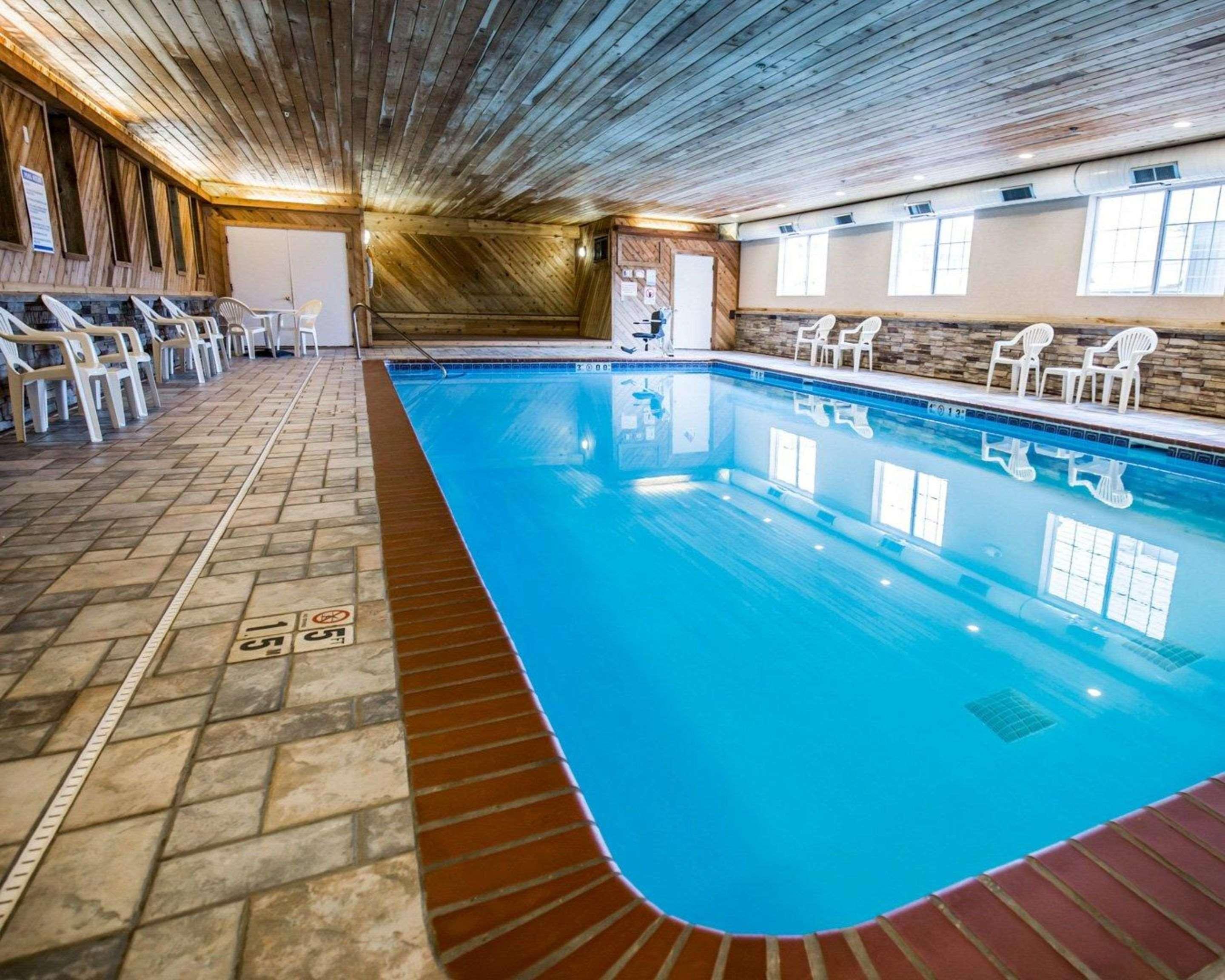 Comfort Inn & Suites Riverview Near Davenport And I-80 Le Claire Екстериор снимка