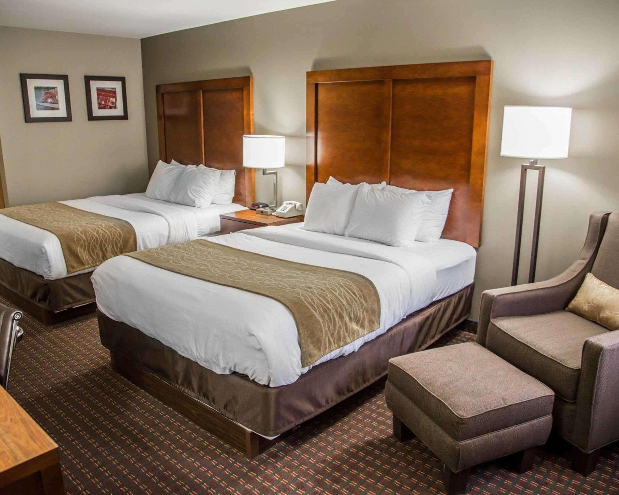 Comfort Inn & Suites Riverview Near Davenport And I-80 Le Claire Екстериор снимка