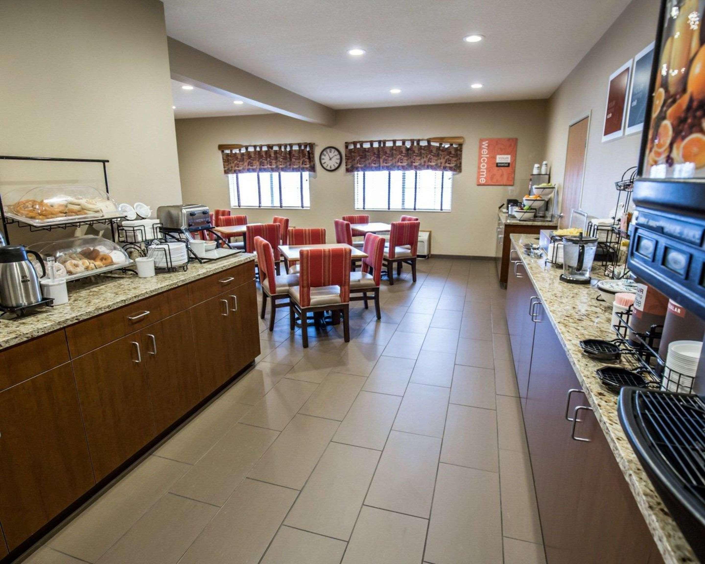Comfort Inn & Suites Riverview Near Davenport And I-80 Le Claire Екстериор снимка