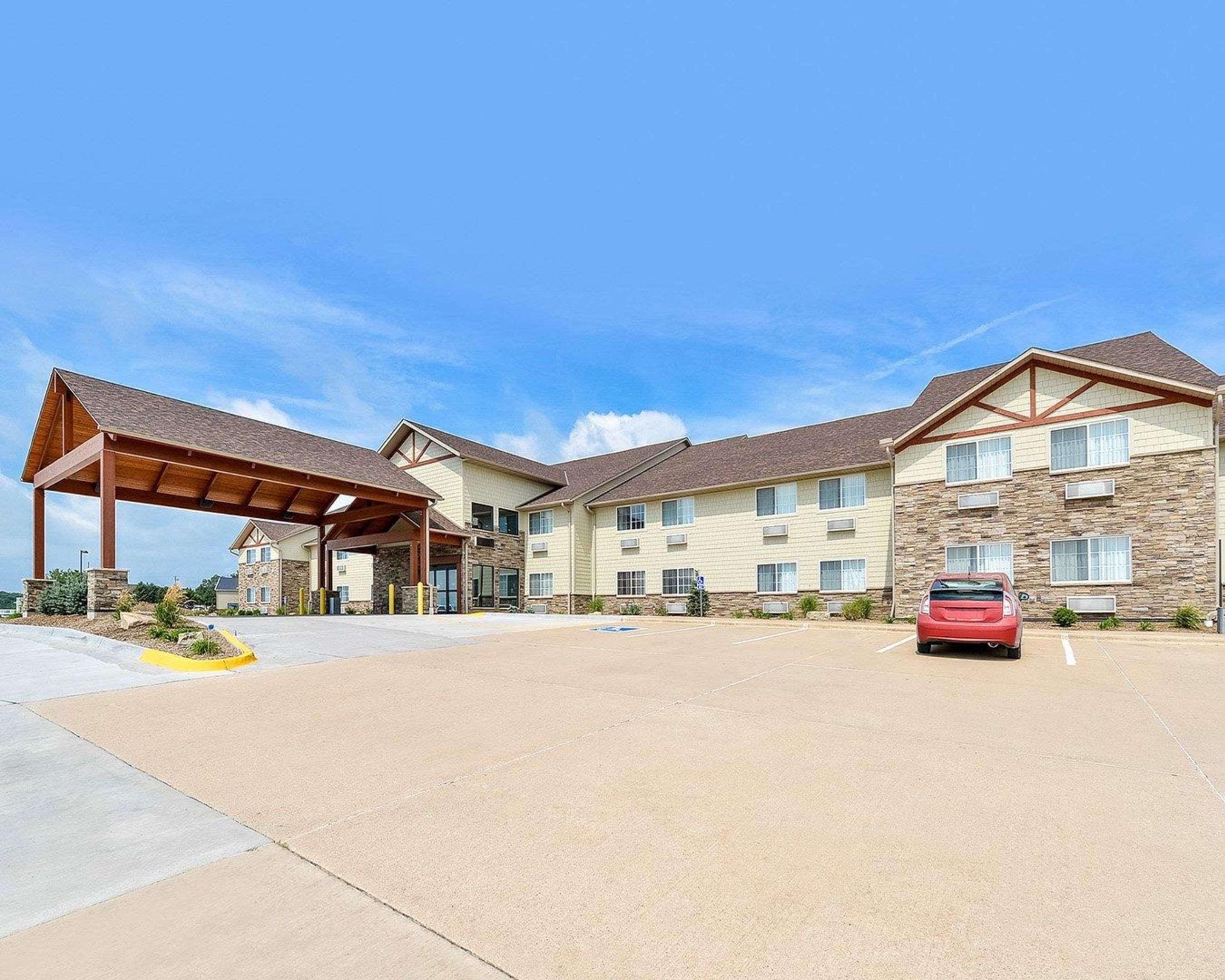 Comfort Inn & Suites Riverview Near Davenport And I-80 Le Claire Екстериор снимка