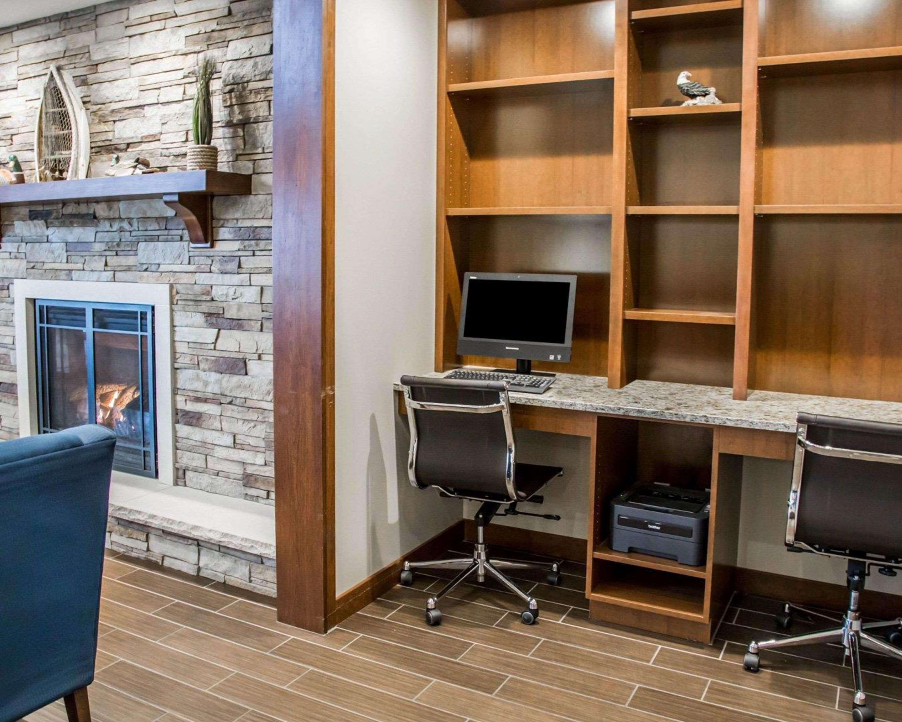 Comfort Inn & Suites Riverview Near Davenport And I-80 Le Claire Екстериор снимка