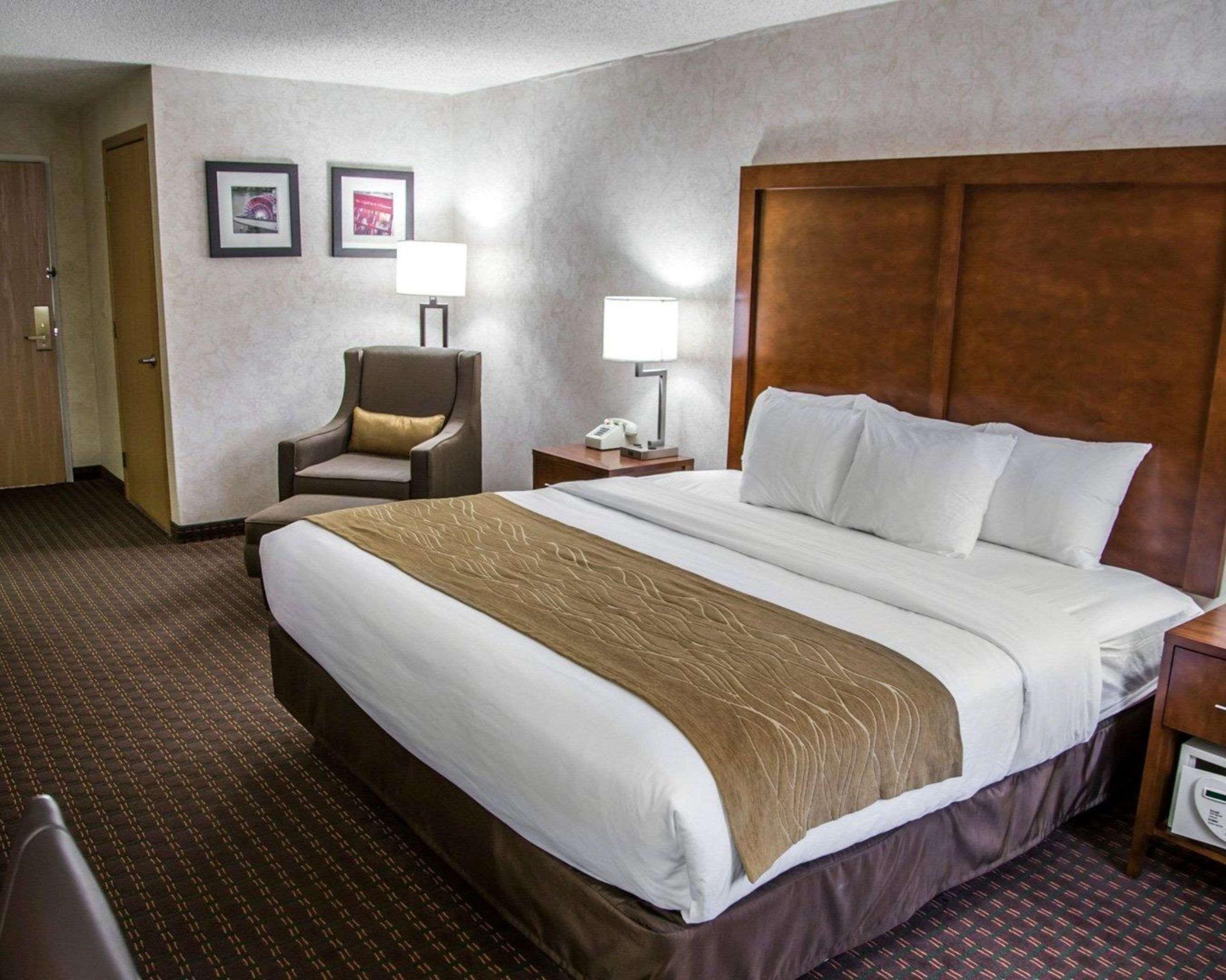 Comfort Inn & Suites Riverview Near Davenport And I-80 Le Claire Екстериор снимка