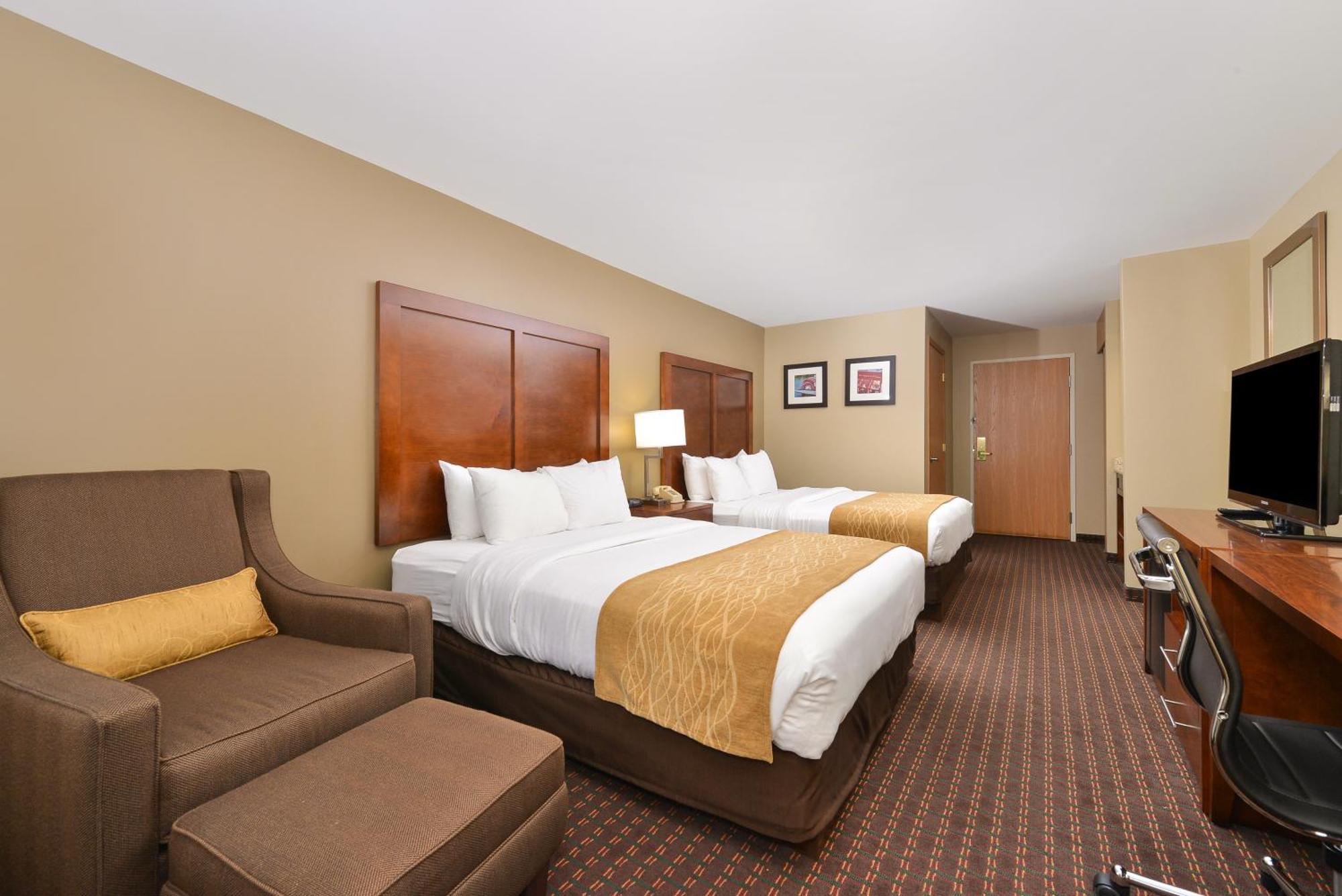 Comfort Inn & Suites Riverview Near Davenport And I-80 Le Claire Стая снимка