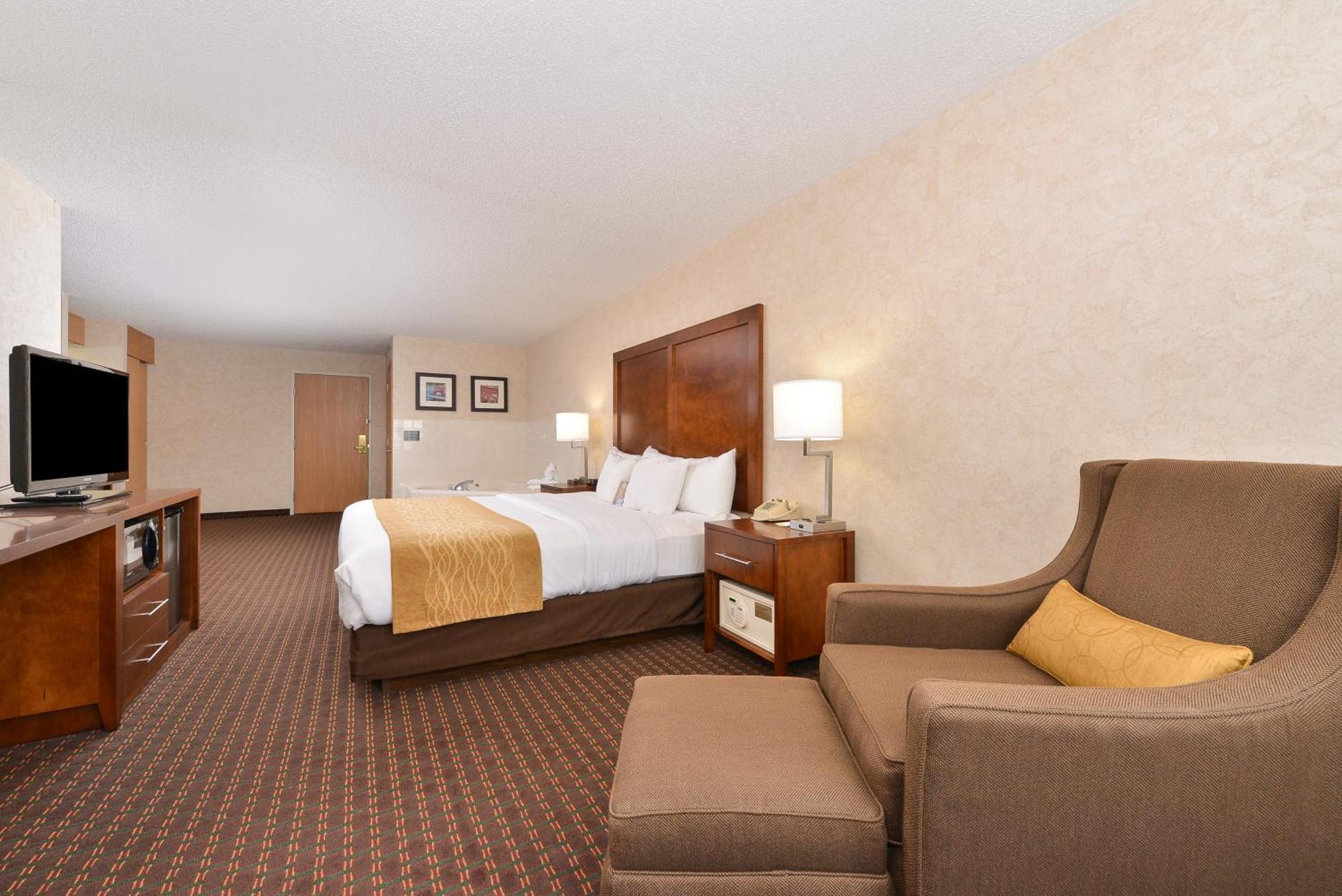 Comfort Inn & Suites Riverview Near Davenport And I-80 Le Claire Стая снимка