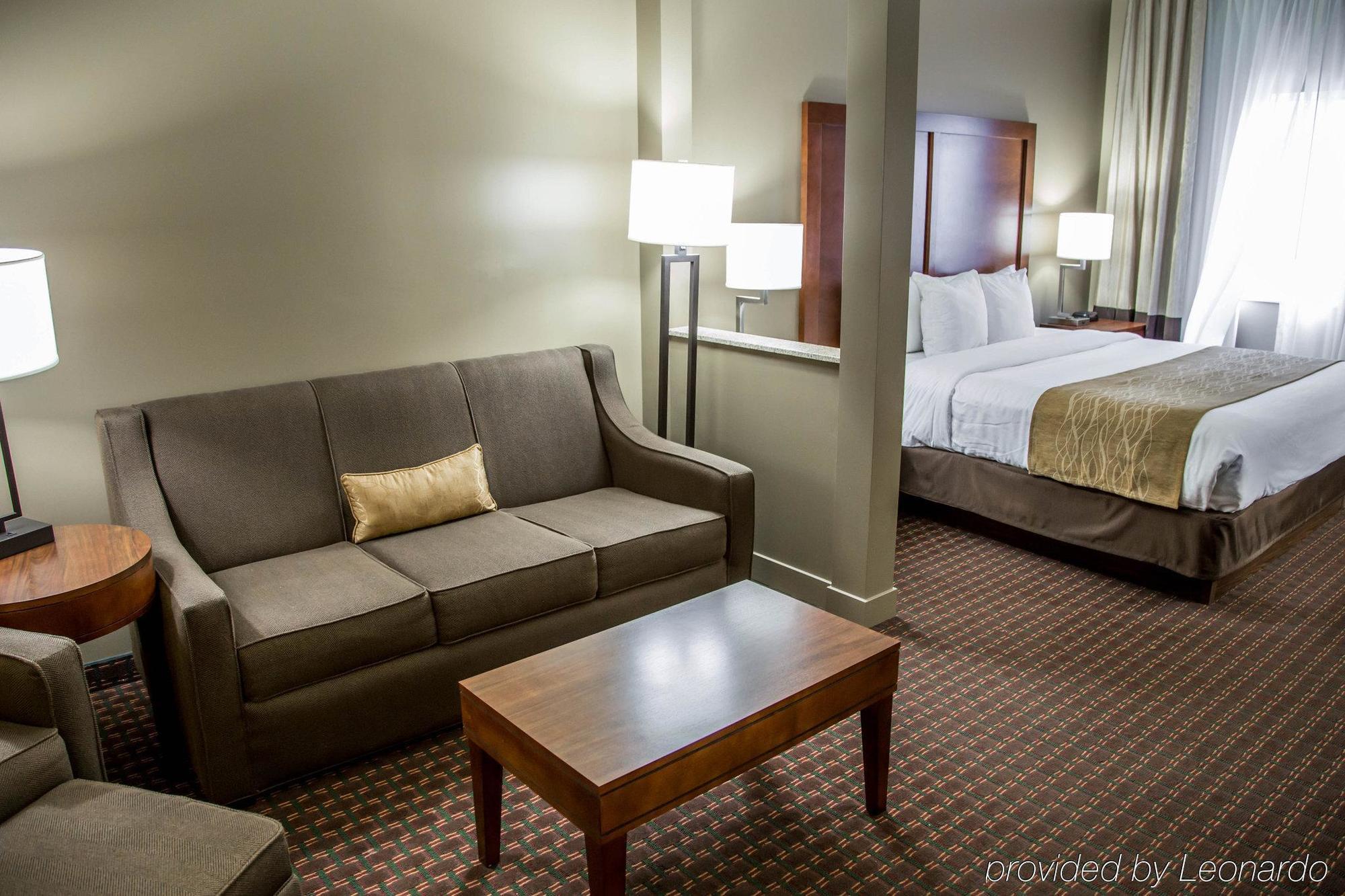 Comfort Inn & Suites Riverview Near Davenport And I-80 Le Claire Екстериор снимка