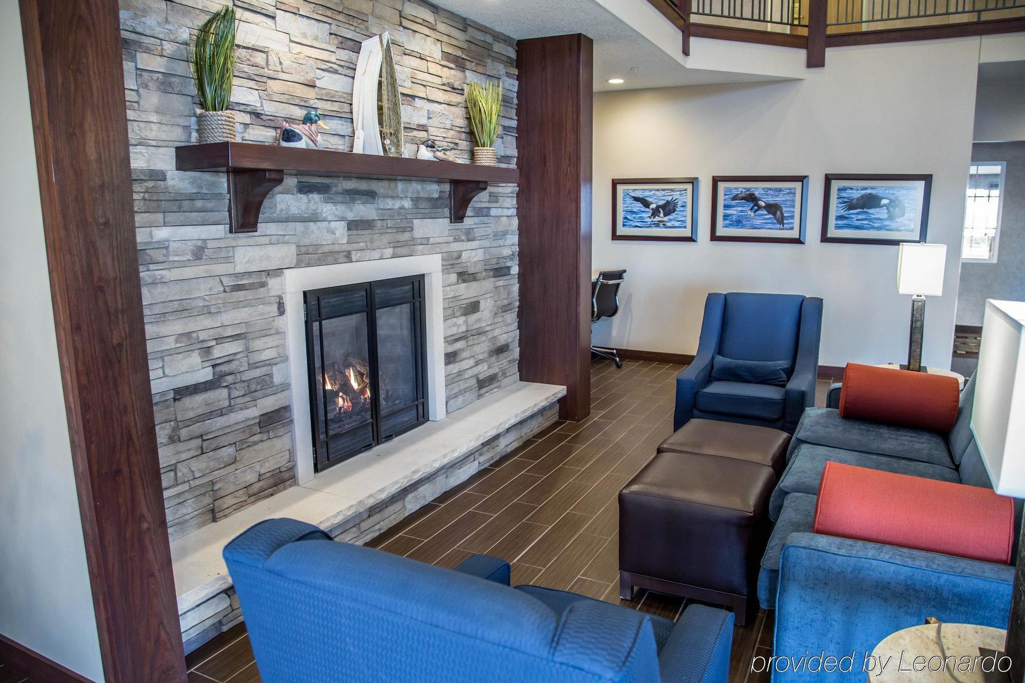 Comfort Inn & Suites Riverview Near Davenport And I-80 Le Claire Екстериор снимка
