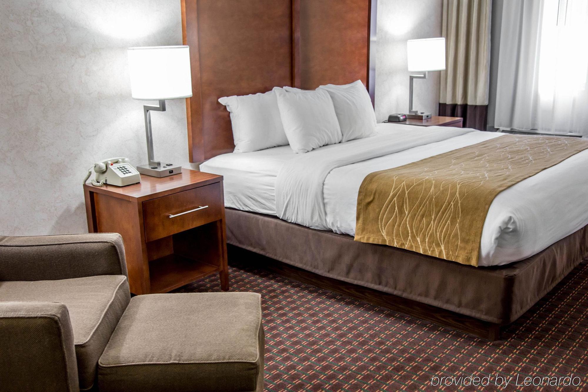 Comfort Inn & Suites Riverview Near Davenport And I-80 Le Claire Екстериор снимка