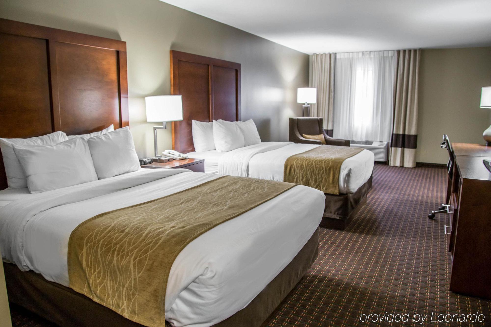 Comfort Inn & Suites Riverview Near Davenport And I-80 Le Claire Екстериор снимка
