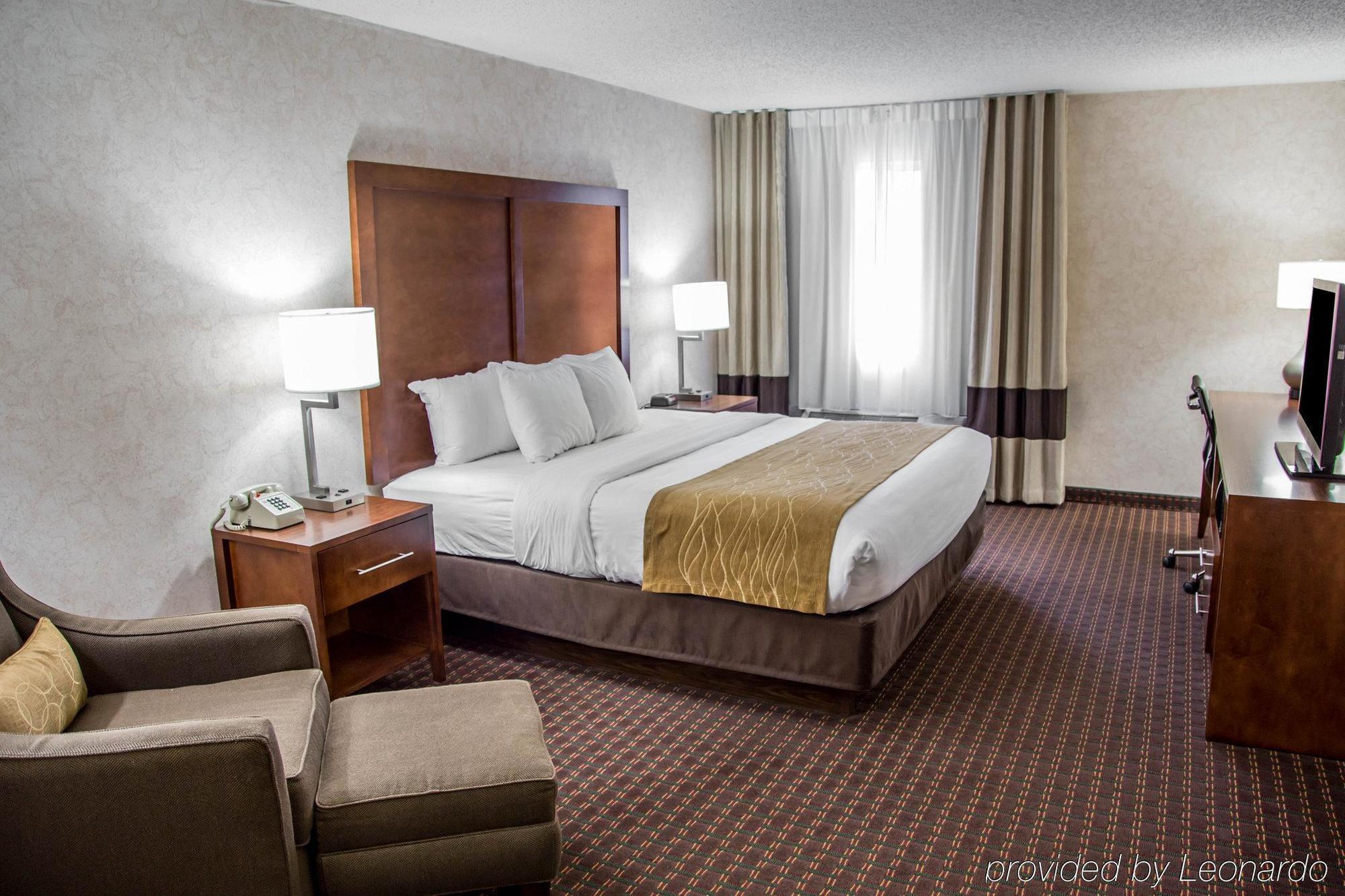 Comfort Inn & Suites Riverview Near Davenport And I-80 Le Claire Екстериор снимка