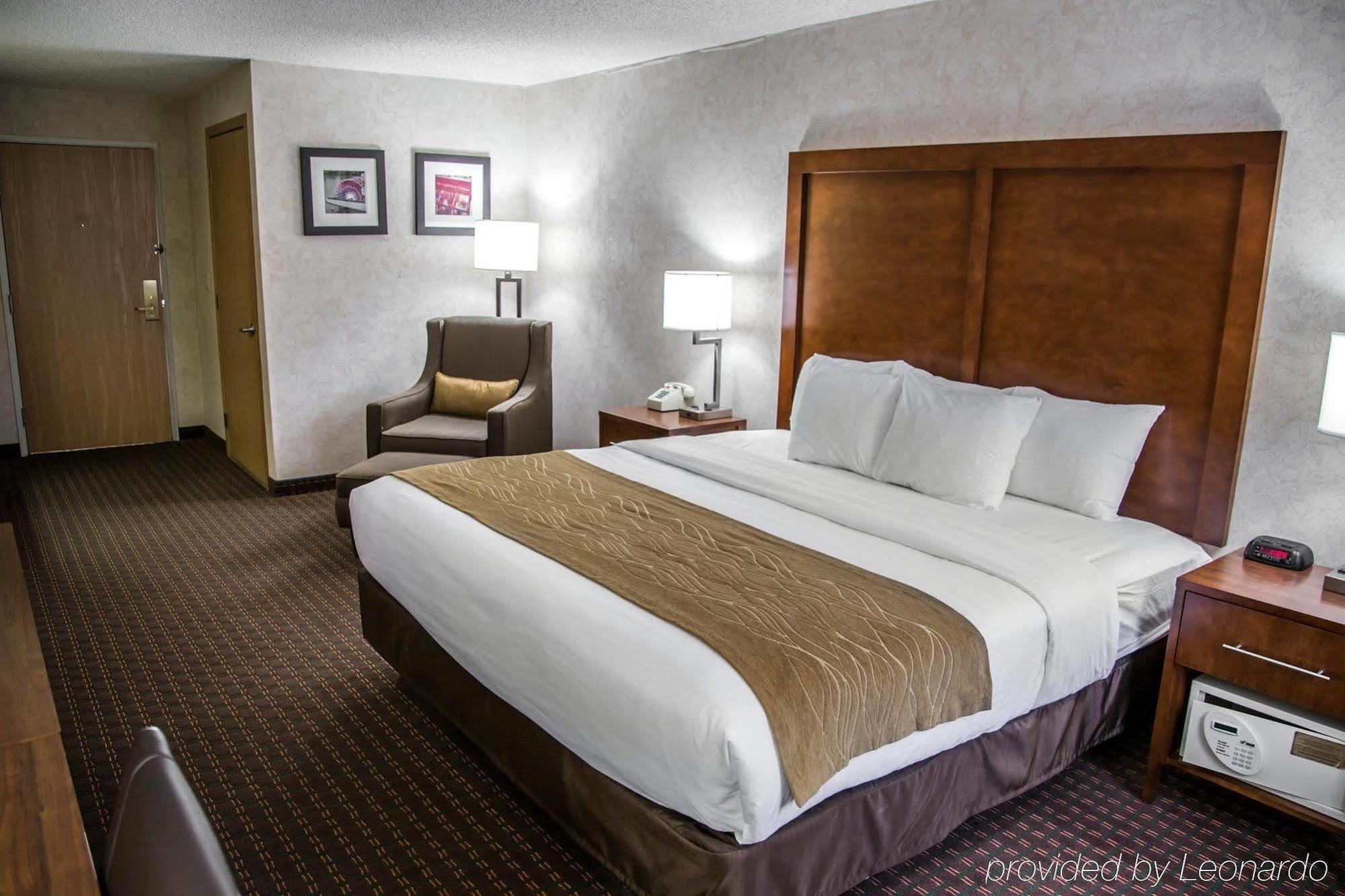 Comfort Inn & Suites Riverview Near Davenport And I-80 Le Claire Екстериор снимка