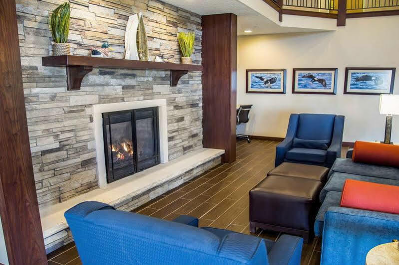 Comfort Inn & Suites Riverview Near Davenport And I-80 Le Claire Екстериор снимка