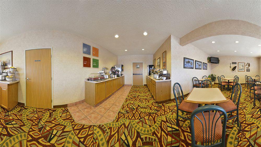 Comfort Inn & Suites Riverview Near Davenport And I-80 Le Claire Екстериор снимка